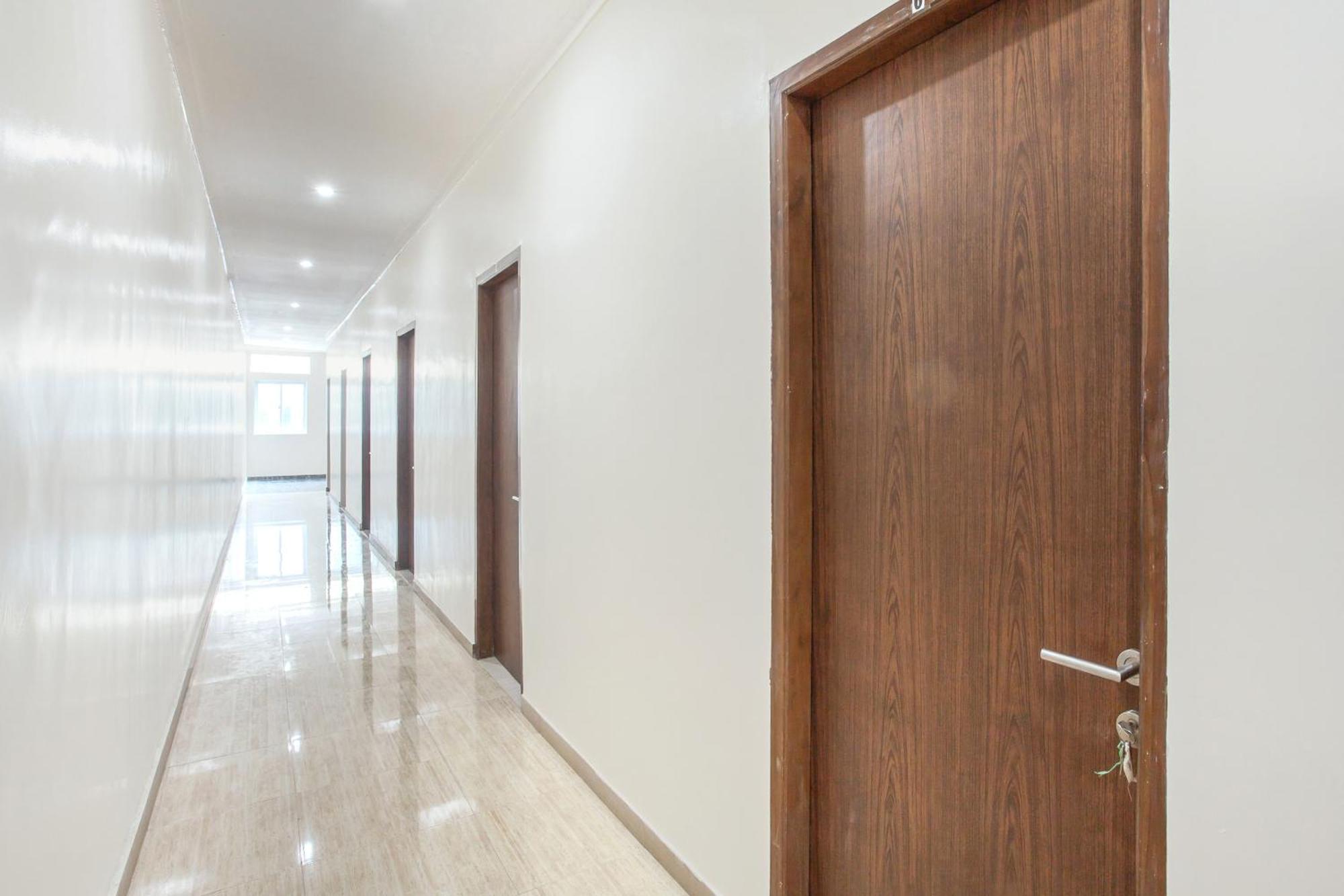 Super Oyo Capital O 134 Lg Residence Surabaya Exterior foto